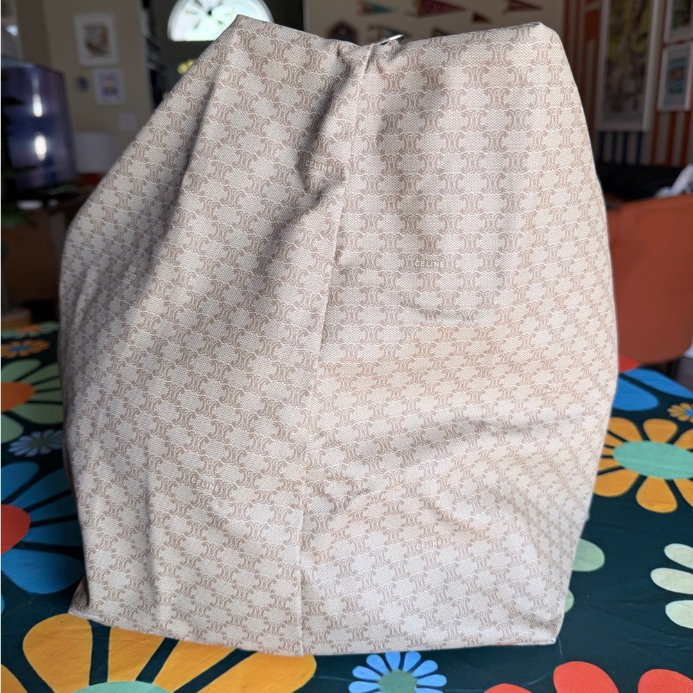 CELINE DUFFLE BAG IN VERY GOOD VINTAGE CONDITION. - Picture 12 of 13